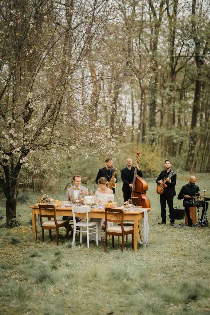 Jazzband spielt Live Musik zur Hochzeit auf Gut Holtorf.
