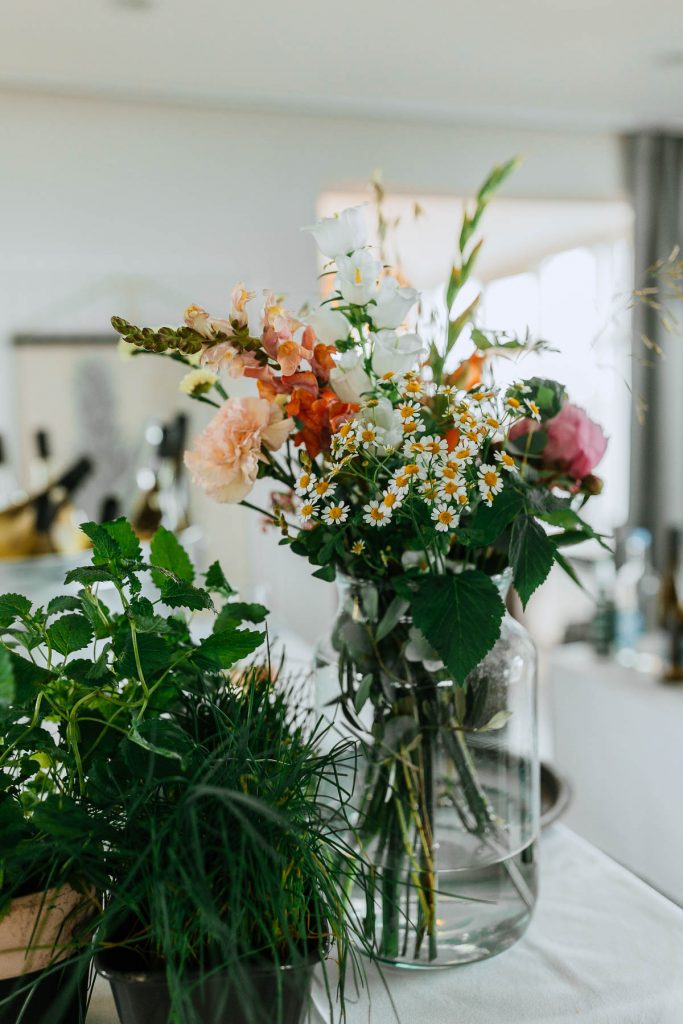 Blumendekoration zur Hochzeit in der Sturmfreien Bude Alster Hamburg.