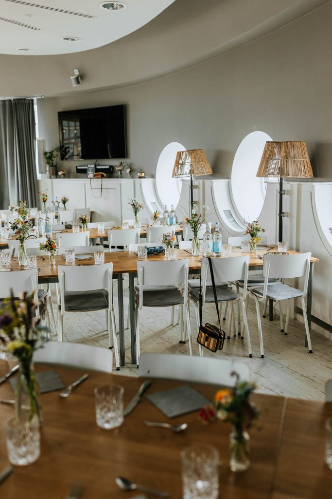 Table Setting bei einer Hochzeit in der Sturmfreien Bude Alster Hamburg.