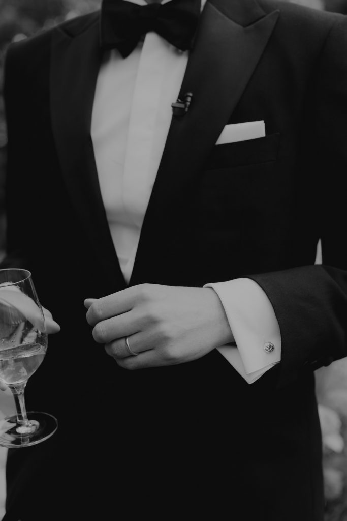 Bräutigam bei einer Hochzeit auf Gut Bliestorf.