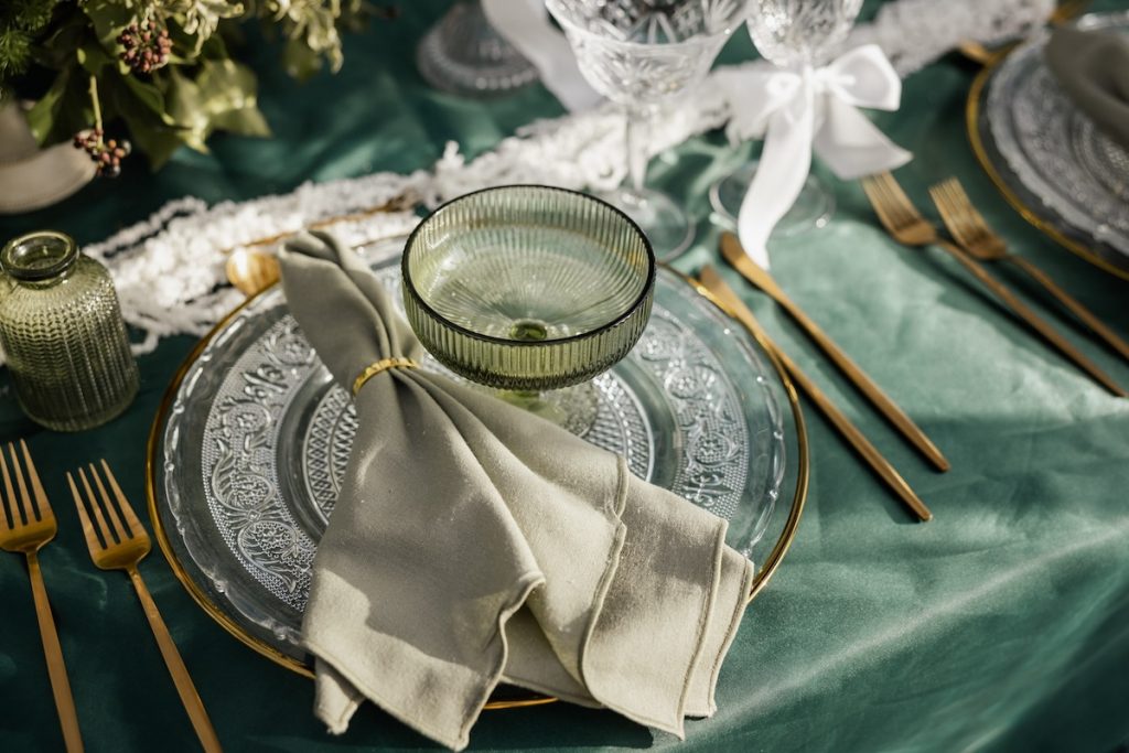 Tischdekoration Bridgerton Hochzeit